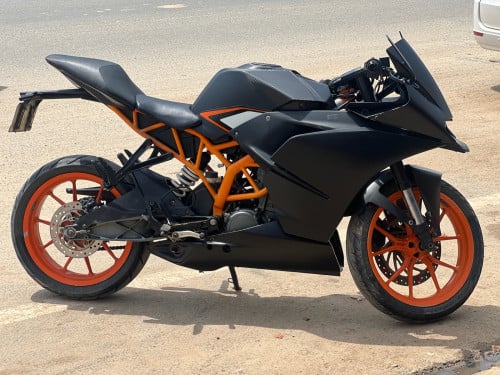 Excellent Condition Sport Motorcycle, Well Maintained, Sharp Look, Smooth Performance, Sporty Design