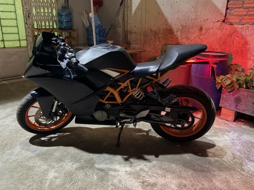 Excellent Condition Sport Motorcycle, Well Maintained, Sharp Look, Smooth Performance, Sporty Design