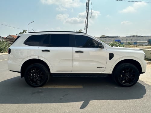 Ford Everest ឡានថ្មីខ្លាញ់គោ18000គីឡូ