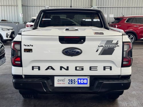 Ford Wildtrak 2023 ឆ្វេងសុីនចូលតាមក្រុមហ៊ុន