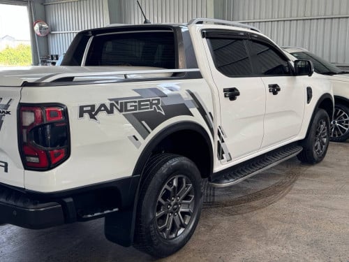Ford Wildtrak 2023 ឆ្វេងសុីនចូលតាមក្រុមហ៊ុន