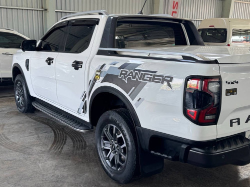 Ford Wildtrak 2023 ឆ្វេងសុីនចូលតាមក្រុមហ៊ុន