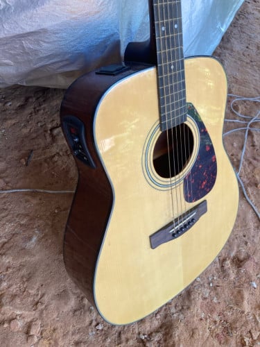 Guitar Yamaha F600