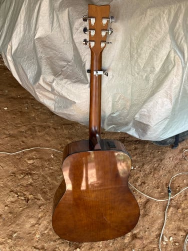 Guitar Yamaha F600