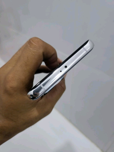 Huawei P40 Pro 8g/256g Global(វៃដូរបាន)👉 $205