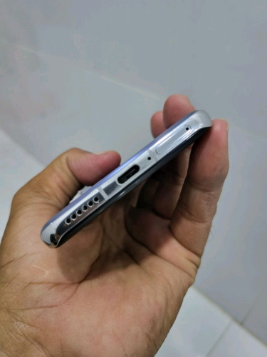 Huawei P40 Pro 8g/256g Global(វៃដូរបាន)👉 $205