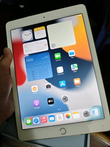 ipad Air 2 32Gb មានតែ WiFi only សំនុំ ថែម ខេស និង ឆ្នាំងសាក
