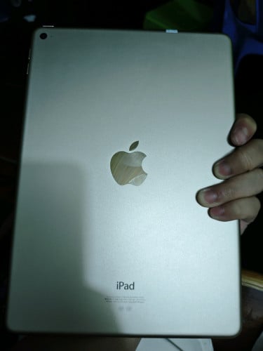 ipad Air 2 32Gb មានតែ WiFi only សំនុំ ថែម ខេស និង ឆ្នាំងសាក