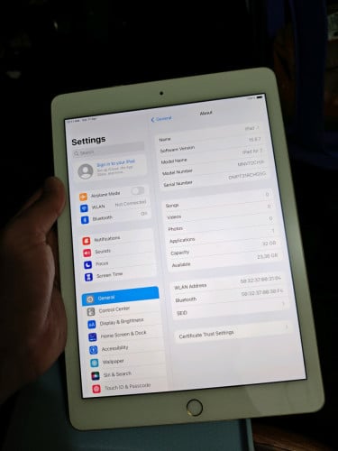 ipad Air 2 32Gb មានតែ WiFi only សំនុំ ថែម ខេស និង ឆ្នាំងសាក