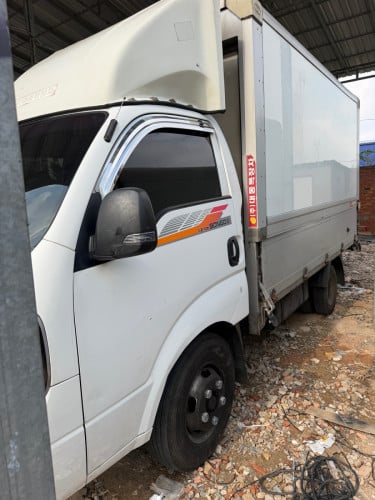 KIA BONGO 1,2 ដឹកទំនិញ