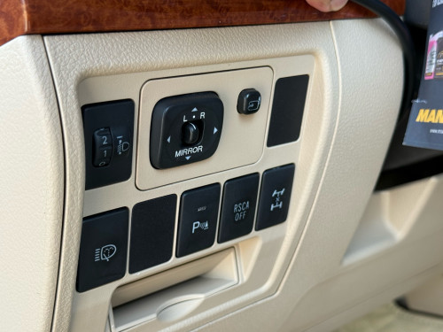 Land Cruiser GXR 2014 V8 ម៉ាស៊ូត អារ៉ាប់