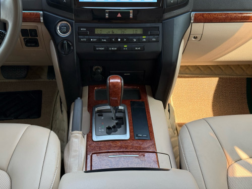 Land Cruiser GXR 2014 V8 ម៉ាស៊ូត អារ៉ាប់