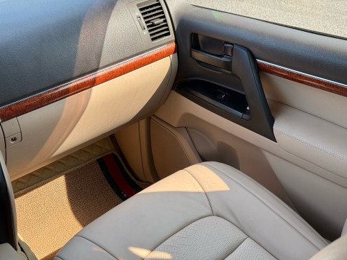 Land Cruiser GXR 2014 V8 ម៉ាស៊ូត អារ៉ាប់
