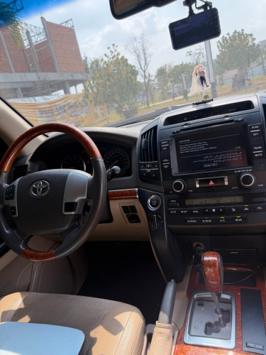 Land Cruiser Platinum 2013