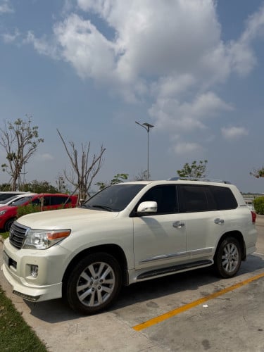 Land Cruiser Platinum 2013