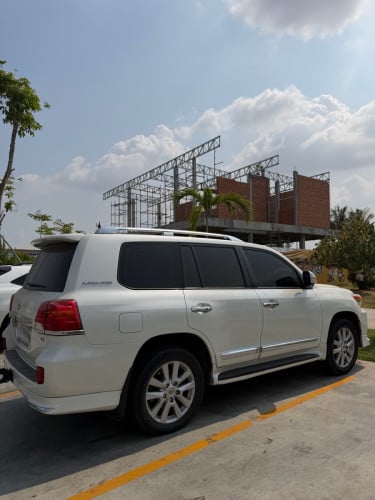 Land Cruiser Platinum 2013