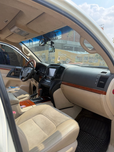 Land Cruiser Platinum 2013