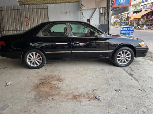 TOYOTA ឆ្លាម ខ្មៅ