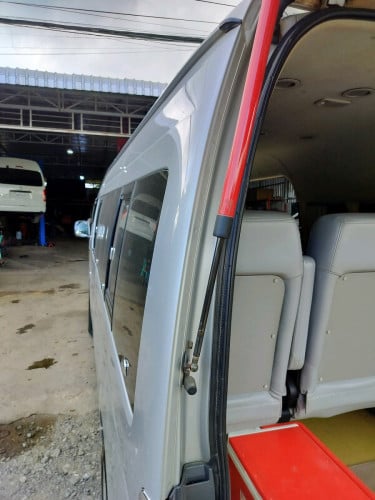 Toyota hiace 2012