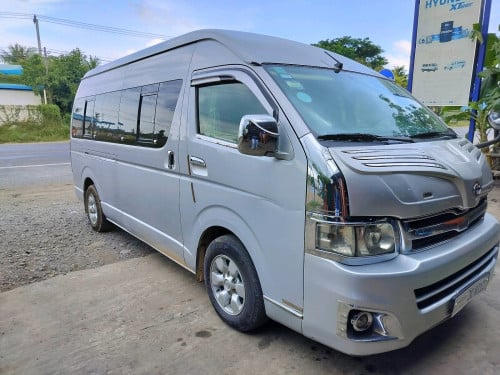 Toyota hiace 2012