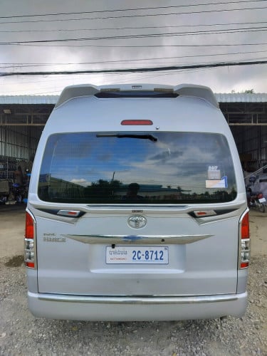 Toyota hiace 2012