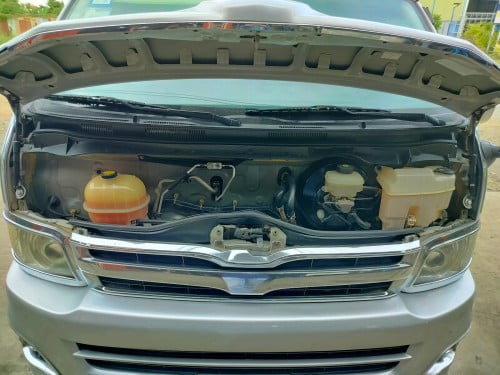 Toyota hiace 2012