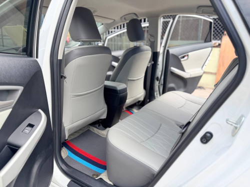 Toyota Prius 2015 Option 2 ឃ្មុំហ្ស៊ីន ឡានស្អាតទឹកថ្នាំ៩៧%ហ្ស៊ីន