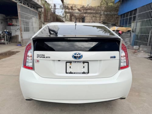 Toyota Prius 2015 Option 2 ឃ្មុំហ្ស៊ីន ឡានស្អាតទឹកថ្នាំ៩៧%ហ្ស៊ីន