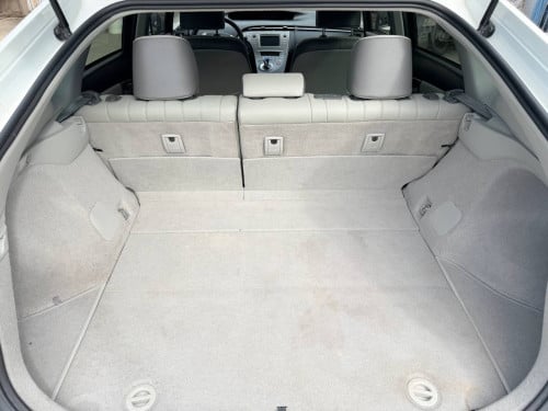 Toyota Prius 2015 Option 2 ឃ្មុំហ្ស៊ីន ឡានស្អាតទឹកថ្នាំ៩៧%ហ្ស៊ីន