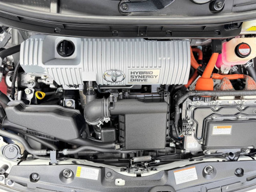 Toyota Prius 2015 Option 2 ឃ្មុំហ្ស៊ីន ឡានស្អាតទឹកថ្នាំ៩៧%ហ្ស៊ីន
