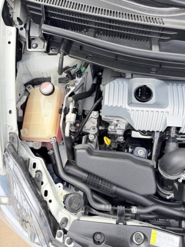 Toyota Prius 2015 Option 2 ឃ្មុំហ្ស៊ីន ឡានស្អាតទឹកថ្នាំ៩៧%ហ្ស៊ីន