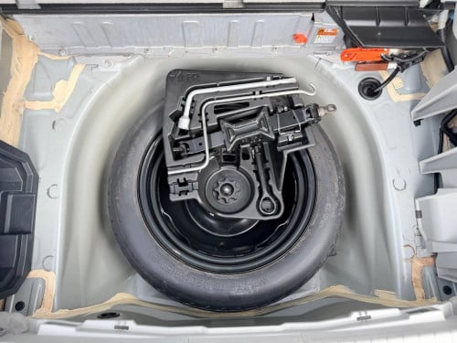 Toyota Prius 2015 Option 2 ឃ្មុំហ្ស៊ីន ឡានស្អាតទឹកថ្នាំ៩៧%ហ្ស៊ីន