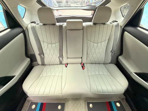 Toyota Prius 2015 Option 2 ឃ្មុំហ្ស៊ីន ឡានស្អាតទឹកថ្នាំ៩៧%ហ្ស៊ីន