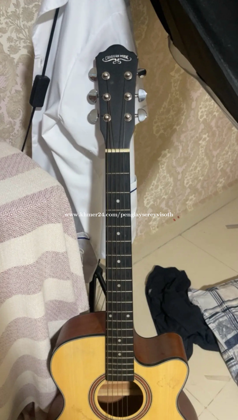 Guitar CARAVAN MUSIC
