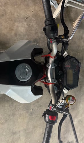 Benelli 125Tnt ឡើងប៉ូមស្រាប់