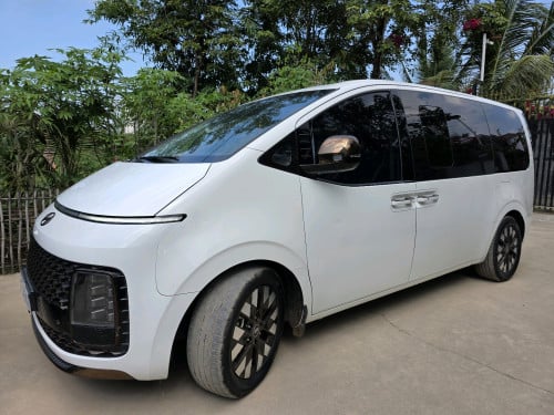 Hyundai Staria 2024 VIP 7កៅអី