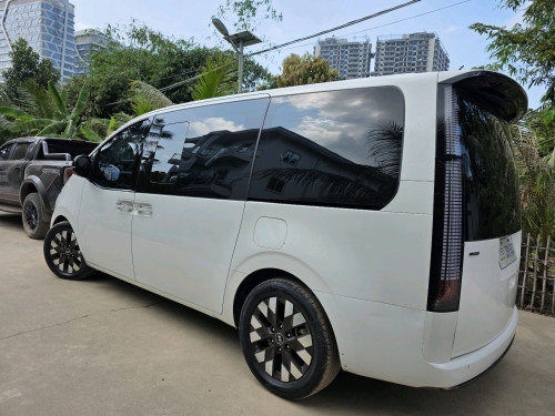 Hyundai Staria 2024 VIP 7កៅអី