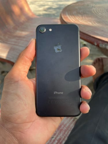 I phone7   ទំហំ128g  ស្អាត​អត់ដែលប្រេីនៅដំណេីរការទាំងអស់ថ្មកាន់
