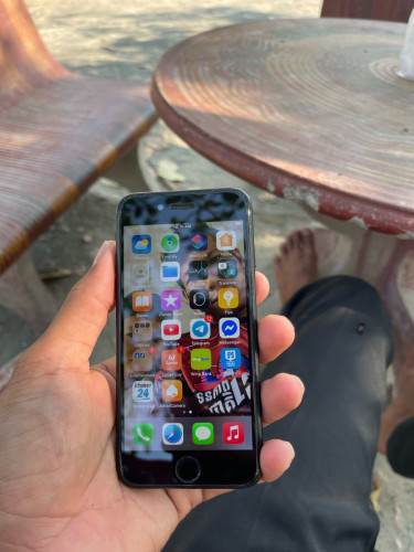 I phone7   ទំហំ128g  ស្អាត​អត់ដែលប្រេីនៅដំណេីរការទាំងអស់ថ្មកាន់