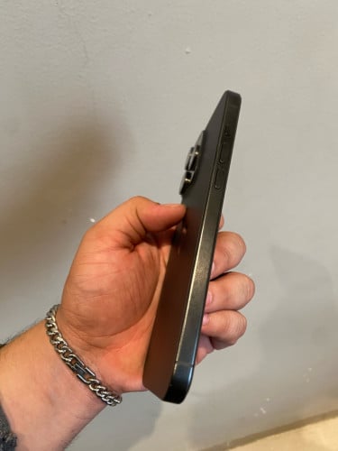 IPHONE 15PM 256GB LL/A LOCK SIM ប្រើ Wifi not bypass