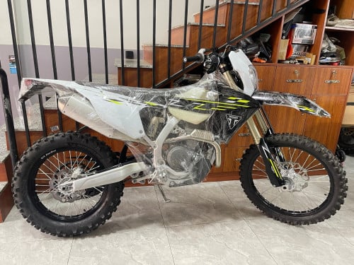 Kx/ktm/ yz/triumph/rm