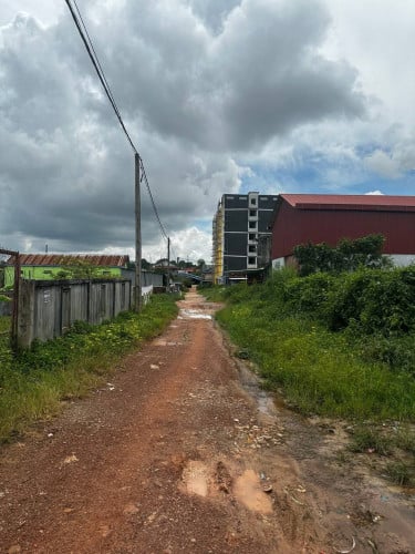 Land for sale 8mx24m ក្រុងកំពង់សោម