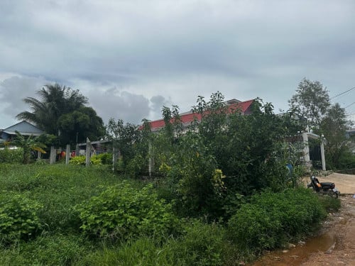 Land for sale 8mx24m ក្រុងកំពង់សោម