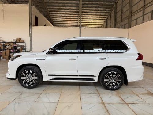 Lexus LX570 2019