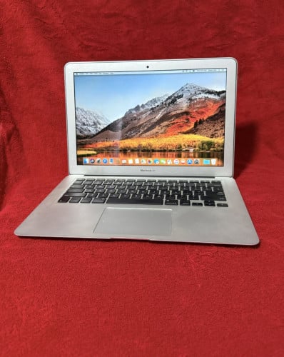 MacBook Air (2017), Excellent Condition: Lady Owner