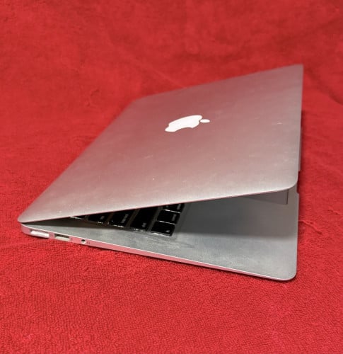 MacBook Air (2017), Excellent Condition: Lady Owner