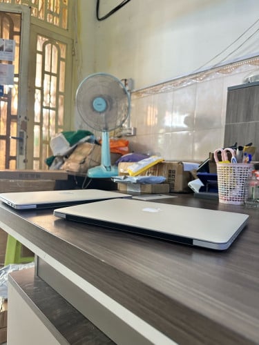 MacBook Pro 2015 ថ្មីណាស់ A1502 8Gb 256Gb 99%