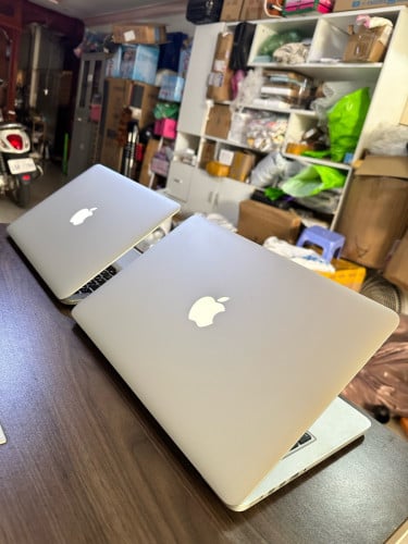 MacBook Pro 2015 ថ្មីណាស់ A1502 8Gb 256Gb 99%