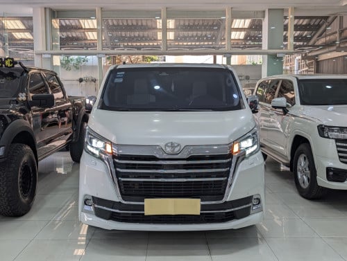 Toyota Granvia 2020 ខាងក្នុងVIP
