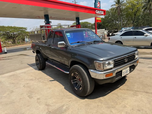TOYOTA HILUX 1992